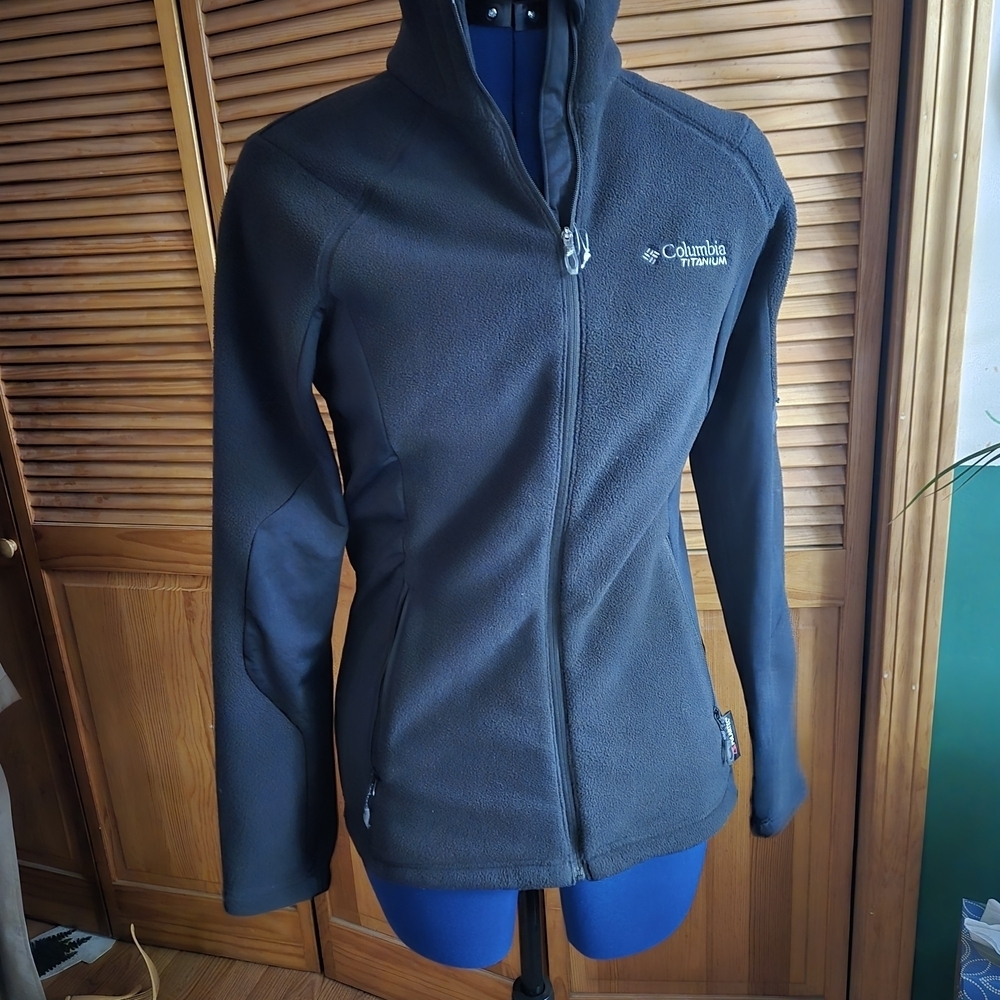 Columbia Women's Charcoal Fleece Jacket - Picture 1 of 5